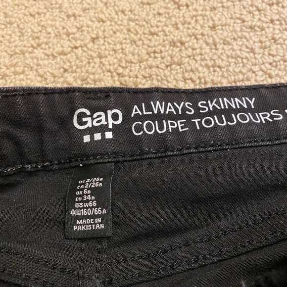Gap Black Distressed Jeans - Picture 3 of 6